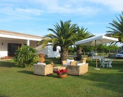 Toàn bộ căn nhà/căn hộ Villa Surrounded By Greenery With Swimming Pool: Sun, Sea And Lots Of Relaxation; (Tortoli, Ý)