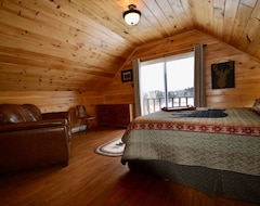 Entire House / Apartment Cast Away Lodge...cast Your Worries Away (Upper Blackville, Canada)