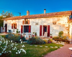 Toàn bộ căn nhà/căn hộ Charming 6 Bedroom Gite With Exclusive Pool In The Charente Maritime (Saint-Maigrin, Pháp)