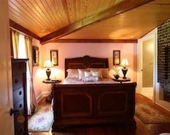 Otel Chestnut Hill Bed & Breakfast (Orange, ABD)