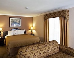 Hotel Quality Suites Anaheim Stadium (Orange, Sjedinjene Američke Države)