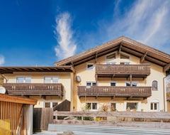 Koko talo/asunto Superb House, Modernly Furnished Near Ski Lift (Brixen im Thale, Itävalta)