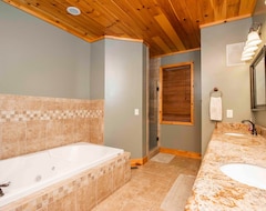 Toàn bộ căn nhà/căn hộ Riverfront Premium Cabin, 3 Bed 3.5 Bath, On The River, Sleep 10 (Tellico Plains, Hoa Kỳ)