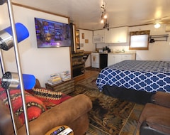 Hotel West Yellowstone Studio Just One Mile From Yellowstone National Park! (West Yellowstone, USA)