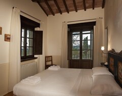 Toàn bộ căn nhà/căn hộ Il Borgo 16 Sleeps, Exclusivity Emma Villas, Booking Offices Open 7/7 Days (Assisi, Ý)