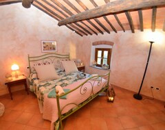 Toàn bộ căn nhà/căn hộ Villa / Farmhouse / Home in Massa E Cozzile with 2 bedrooms sleeps 4 (Marliana, Ý)
