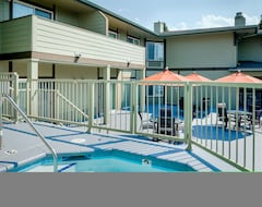 Hotel Plaza Inn & Suites At Ashland Creek (White City, USA)