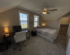 Toàn bộ căn nhà/căn hộ Newly Renovated Lake House With Pontoon Available For Rent! (Muskego, Hoa Kỳ)