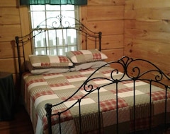 Toàn bộ căn nhà/căn hộ Hilltop Haven Cabin: Mountain Log Cabin With Hot Tub (Oneida, Hoa Kỳ)
