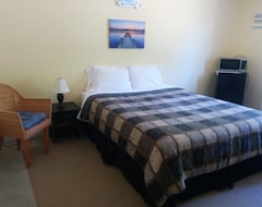 Hotel The Pinewood - Adult Getaway By The Lake (Ravenswood, Canada)