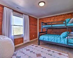 Koko talo/asunto New! Central Family Retreat W/ Mtn Valley Views! (Enoch, Amerikan Yhdysvallat)