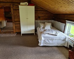 Cijela kuća/apartman A Typical Swedish Timber House- Red With White Corners (Svenljunga, Švedska)
