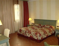 Hotel Antico Borgo La Muratella (Cologno al Serio, Italy)