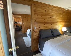 Entire House / Apartment Lakeside Lodge Sinclair Maine Llc (Berclair, USA)