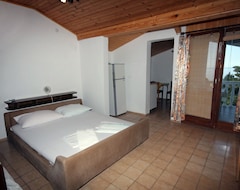 Koko talo/asunto Studio Flat With Terrace And Sea View Suha Punta, Rab (As-5050-A) (Rab, Kroatia)