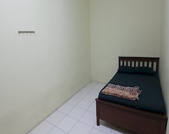 Hotelli Oyo 93861 Adinda Guest House Syariah (Garut, Indonesia)