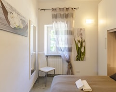 Huoneistohotelli Casa Rosa- Appartamento Nel Verde Con Posto Auto, Zona Tranquilla,Wifi Gratuito,Aria Condizionata (Rapallo, Italia)