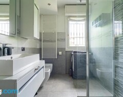 Cijela kuća/apartman Oasis Luxury - A.c/terrace/2bedrooms (Bergamo, Italija)