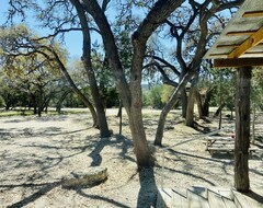 Casa/apartamento entero Unique Grain Bin Cabin On Secluded 32.2 Acres (Leakey, EE. UU.)