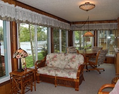 Entire House / Apartment On Scenic School Section Lake - Bay’s Landing Lakehouse (Mecosta, USA)