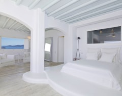 Koko talo/asunto Villa Theo, Stunning Views, Large Heated Swimming Pool (Fanari, Kreikka)