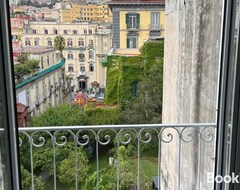 Koko talo/asunto Dal Console - Piazza Bellini - Napoli (Napoli, Italia)