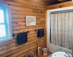 Casa/apartamento entero Beautiful 3 Br Log Cabin Close To White Sand Beach (Lakeside, Canadá)