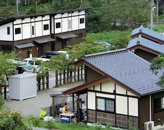 Hotel N.e.w Hot Hot Yunohira Onsen Cottage (Gifu, Japón)