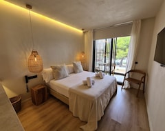 Hotel S Estancia Suites (Es Mercadal, España)