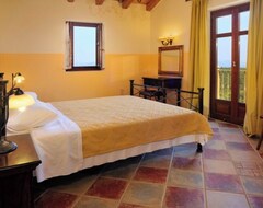 Koko talo/asunto Two Floor, Private Villa With 360⁰ View- 5 Min From The Beach! (Antipata, Kreikka)