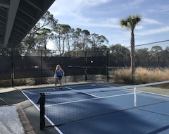 Hotel Managed By The Westin, Comes With 4 Rounds Of Golf And Tennis A Day!!! (Hilton Head Island, USA)