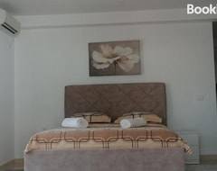 Huoneistohotelli Dizara Apartmans (Ulcinj, Montenegro)