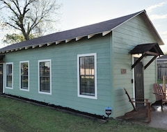 Hele huset/lejligheden Beautiful Farmhouse Studio Cottage With Modern Amenities! (Electra, USA)