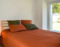 Koko talo/asunto 2 Bedroom Accommodation In Le Vieux-bourg (Le Vieux-Bourg, Ranska)