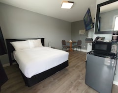 Khách sạn Traveler's Inn (Kenora, Canada)