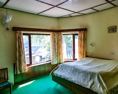 Hotel Udechee Huts (Dharamsala, India)