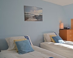 Koko talo/asunto 2 Bedroom Accommodation In Upton (Upton, Iso-Britannia)