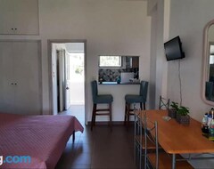 Tüm Ev/Apart Daire Leylandi Rooms (Amarynthos, Yunanistan)