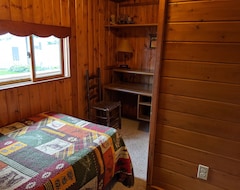 Entire House / Apartment Lakefront Cabin Rental Resort-cabin 2-fish, Sightseeing, & Ride Trails (Trout Lake, USA)