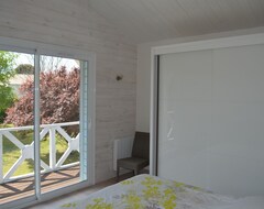 Hele huset/lejligheden Belle Maison Bois Style Tropical Avec Piscine Chauffee à  28° + Abri Plages 800 (Meschers-sur-Gironde, Frankrig)