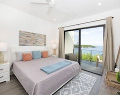 Entire House / Apartment Allure Villa #22 3br North Sound Waterfront (Georgetown, Cayman Islands)