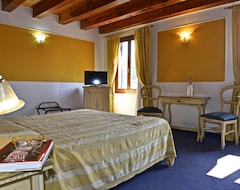 Hotel Alla Corte Rossa (Venice, Italy)