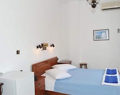 Hotel Proteas (Kamari, Greece)