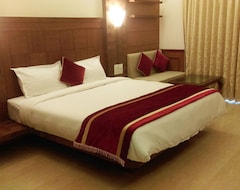 Shining Sand Beach Hotel (Baga, Hindistan)