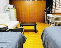 Hotel Adonis Tokyo - Dormitory Share Room For Male Only At City Center (Tokyo, Japonya)