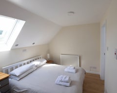 Cijela kuća/apartman Pines - 2 Bedroom 2 Bathroom Apartment With A Balcony And Sea Views (Fortrose, Ujedinjeno Kraljevstvo)