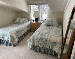 Toàn bộ căn nhà/căn hộ Lakeside Family Retreat - Sleeps 12 (Alanson, Hoa Kỳ)