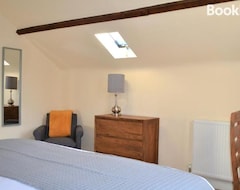 Hotelli The Old Bottle Store - 2 Double Bedrooms, 2 Bathrooms, Modern Town Centre House (St Ives, Iso-Britannia)
