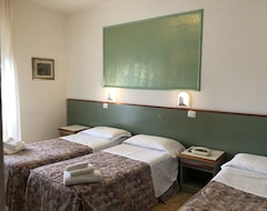 Khách sạn Hotel Lukas (Viareggio, Ý)