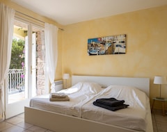 Hotel Villa With Stupendous View Overlooking Sea, Apartment 3 (albert) (Roquebrune-sur-Argens, Francuska)